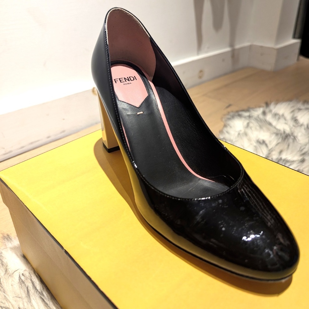 Fendi Decollete Vernice Nero + Latte “Eloise” High Heels